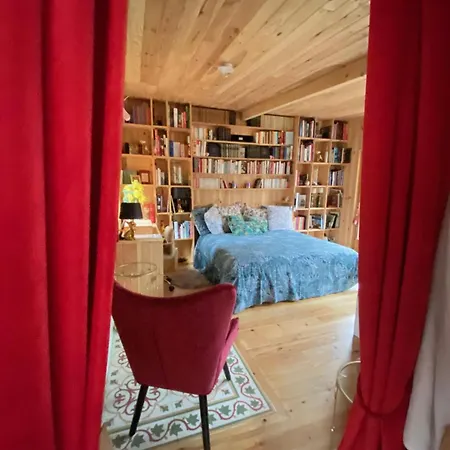 L'aquarium De Proust Sous Les Arbres *